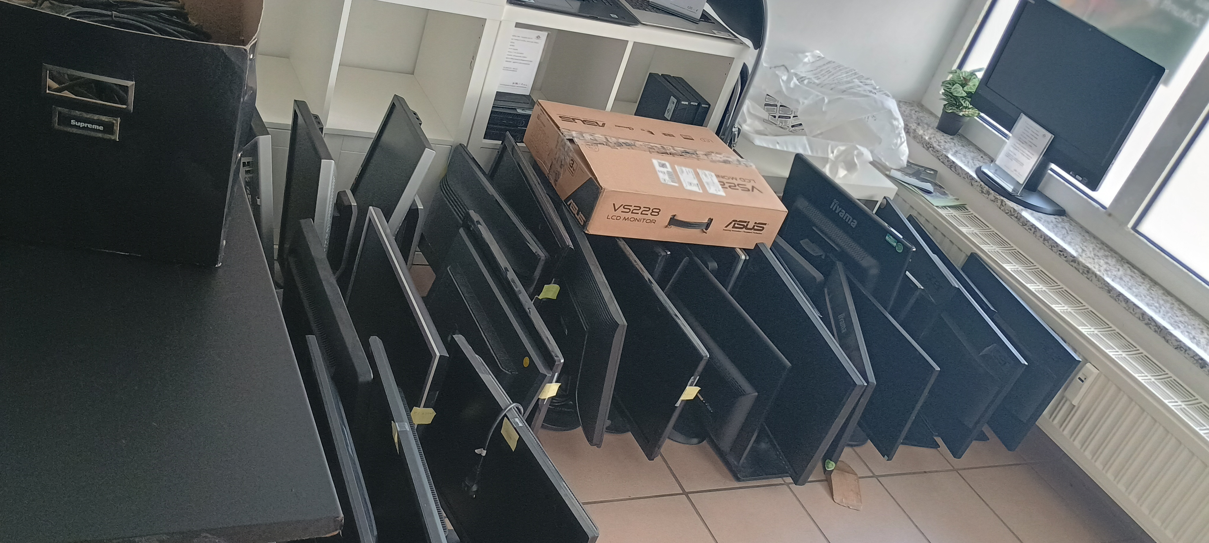 mehr als 30 Monitore heute erhalten, DANKE